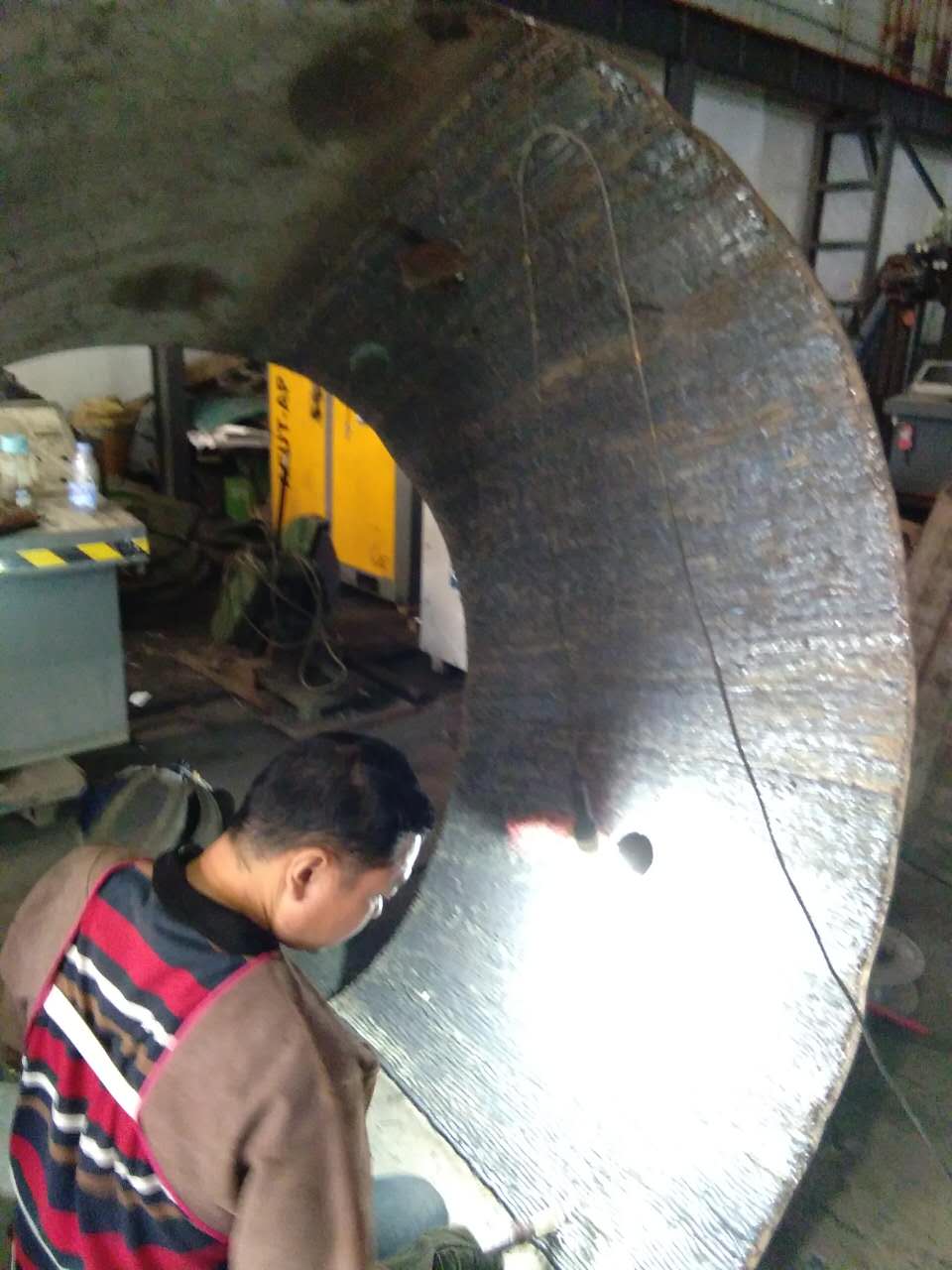 碳化鉻復合式耐磨鋼板的選擇 碳化鉻復合式耐磨鋼板的選擇